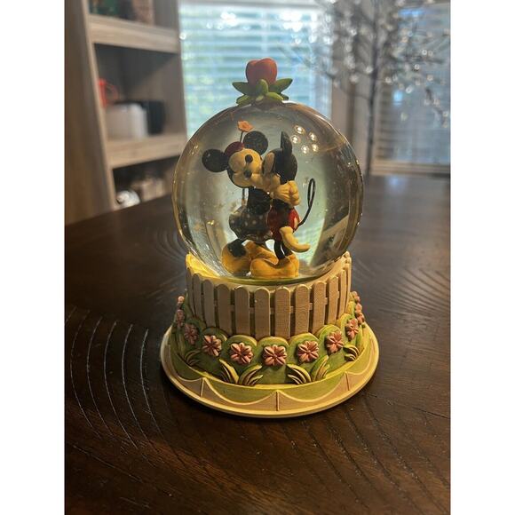 Hallmark Disney A Kiss For Mickey Minnie Wonders Within Collection Snow Globe - Picture 3 of 16